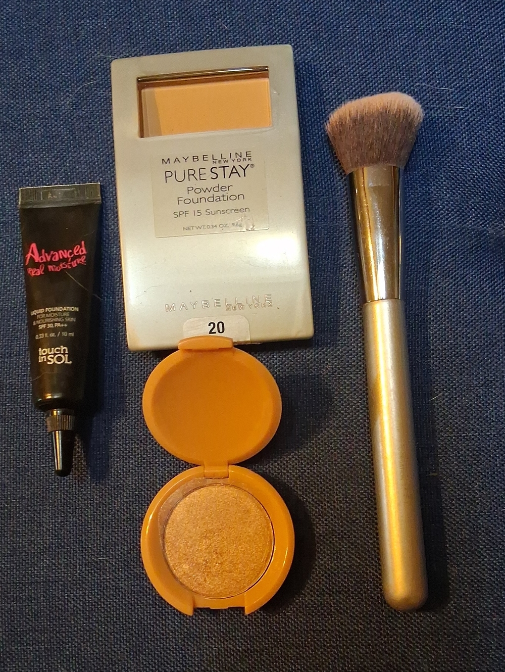 Maybelline Pure Stay Powder Foundation - Beige (20) with Gold Brush Accents